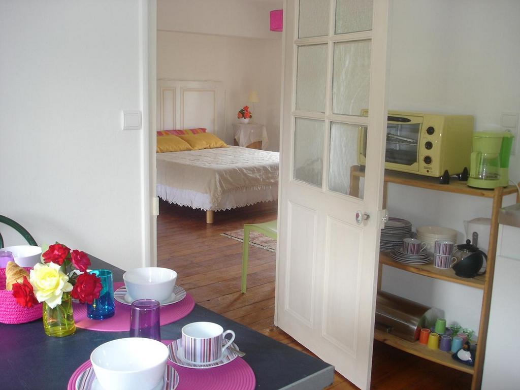 Les Longchamps Bed and Breakfast Neuillé Exteriör bild
