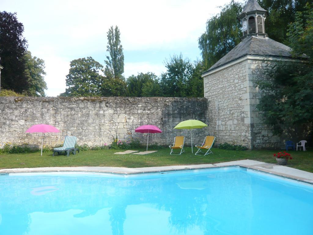 Les Longchamps Bed and Breakfast Neuillé Exteriör bild