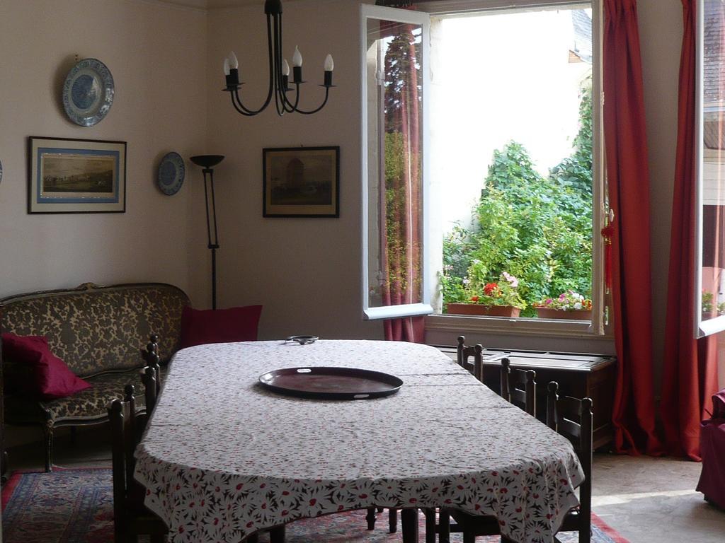 Les Longchamps Bed and Breakfast Neuillé Exteriör bild