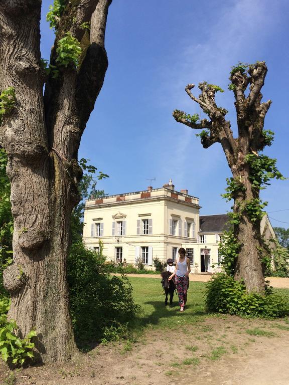 Les Longchamps Bed and Breakfast Neuillé Exteriör bild