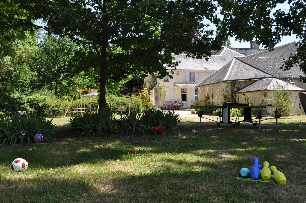 Les Longchamps Bed and Breakfast Neuillé Exteriör bild