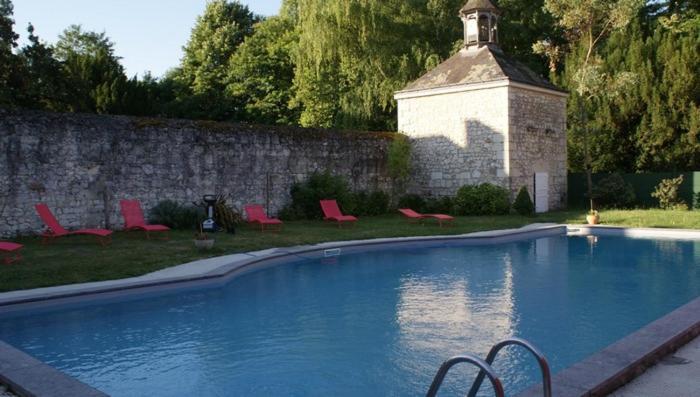 Les Longchamps Bed and Breakfast Neuillé Exteriör bild