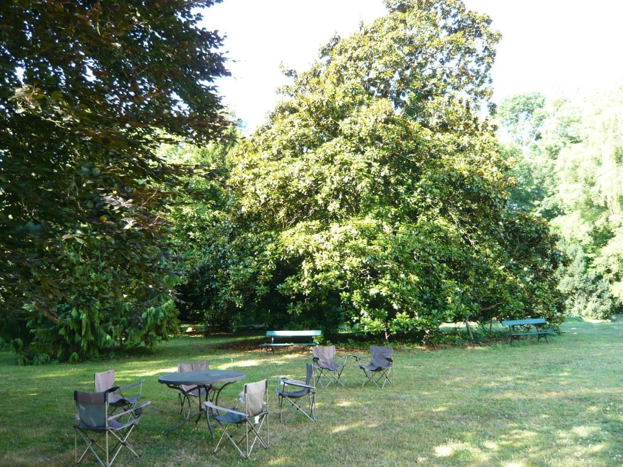 Les Longchamps Bed and Breakfast Neuillé Exteriör bild
