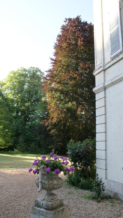 Les Longchamps Bed and Breakfast Neuillé Exteriör bild